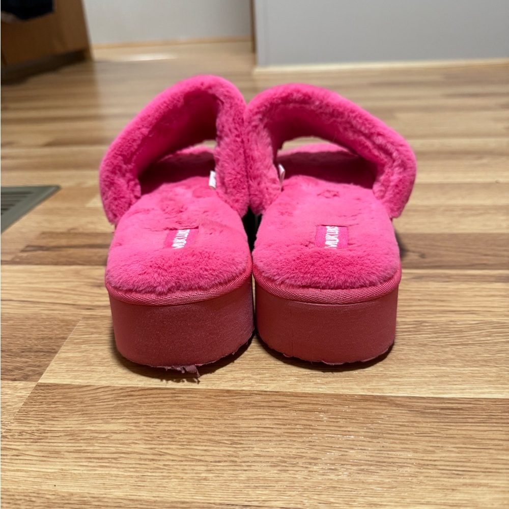Muk Luks Women's Vibrant Pink Plush Slippers - Picture 4 of 4